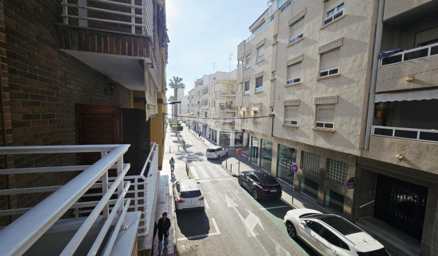 Resale - Apartment / flat - Torrevieja - Estacion De Autobuses
