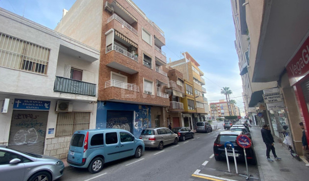 Resale - Apartment / flat - Torrevieja - Estacion De Autobuses