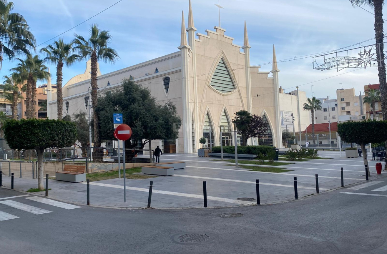 Resale - Apartment / flat - Torrevieja - Estacion De Autobuses