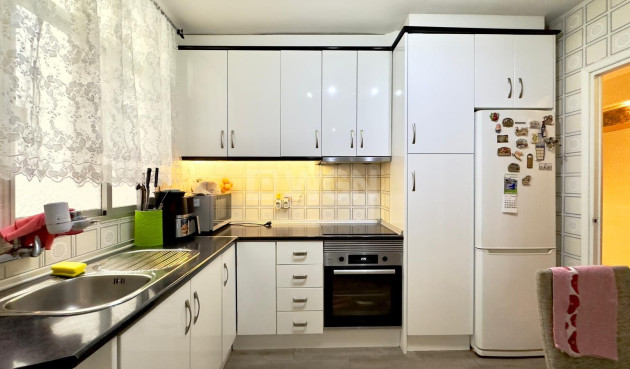 Odsprzedaż - Mieszkanie w bloku - Torrevieja - Centro