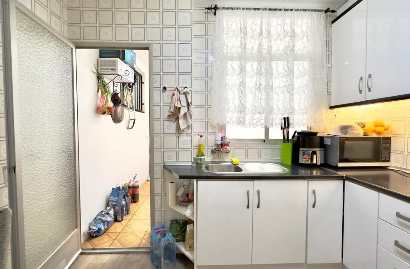 Odsprzedaż - Mieszkanie w bloku - Torrevieja - Centro