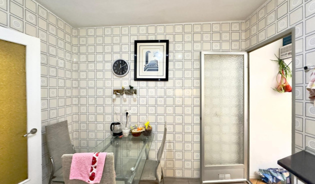 Odsprzedaż - Mieszkanie w bloku - Torrevieja - Centro