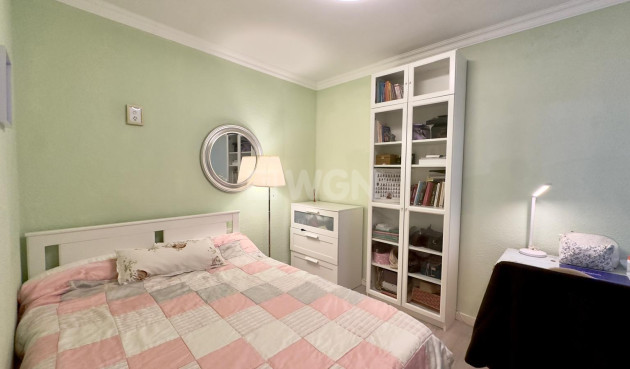 Odsprzedaż - Mieszkanie w bloku - Torrevieja - Centro