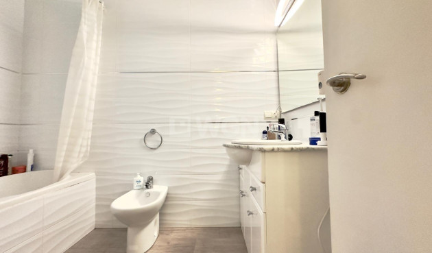 Odsprzedaż - Mieszkanie w bloku - Torrevieja - Centro