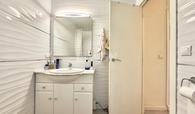 Odsprzedaż - Mieszkanie w bloku - Torrevieja - Centro