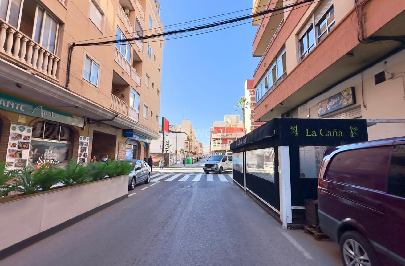 Odsprzedaż - Mieszkanie w bloku - Torrevieja - Centro