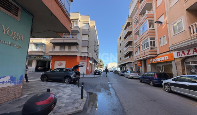 Odsprzedaż - Mieszkanie w bloku - Torrevieja - Centro