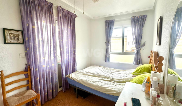 Odsprzedaż - Mieszkanie w bloku - Torrevieja