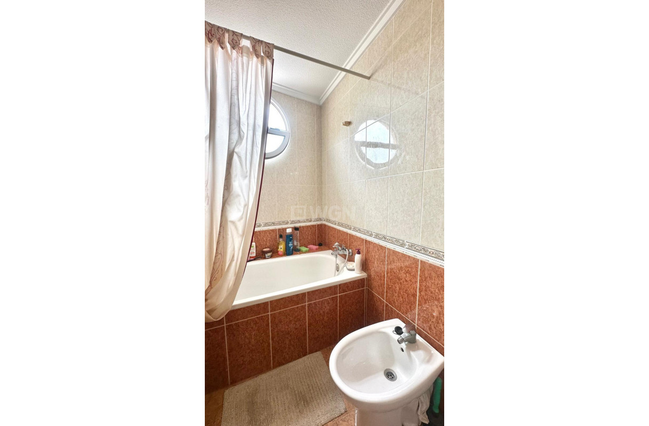 Odsprzedaż - Mieszkanie w bloku - Torrevieja