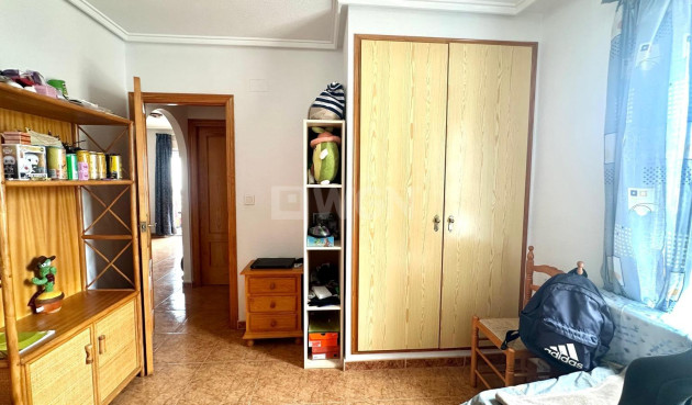Odsprzedaż - Mieszkanie w bloku - Torrevieja