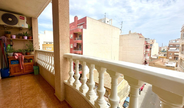 Odsprzedaż - Mieszkanie w bloku - Torrevieja