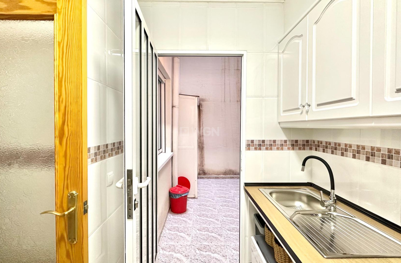 Resale - Apartment / flat - Torrevieja - Centro