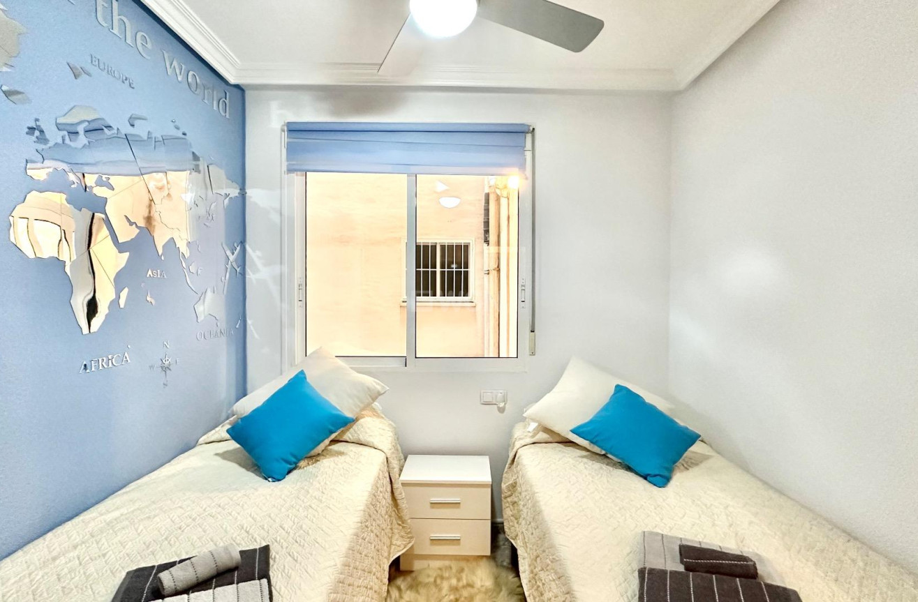 Resale - Apartment / flat - Torrevieja - Centro