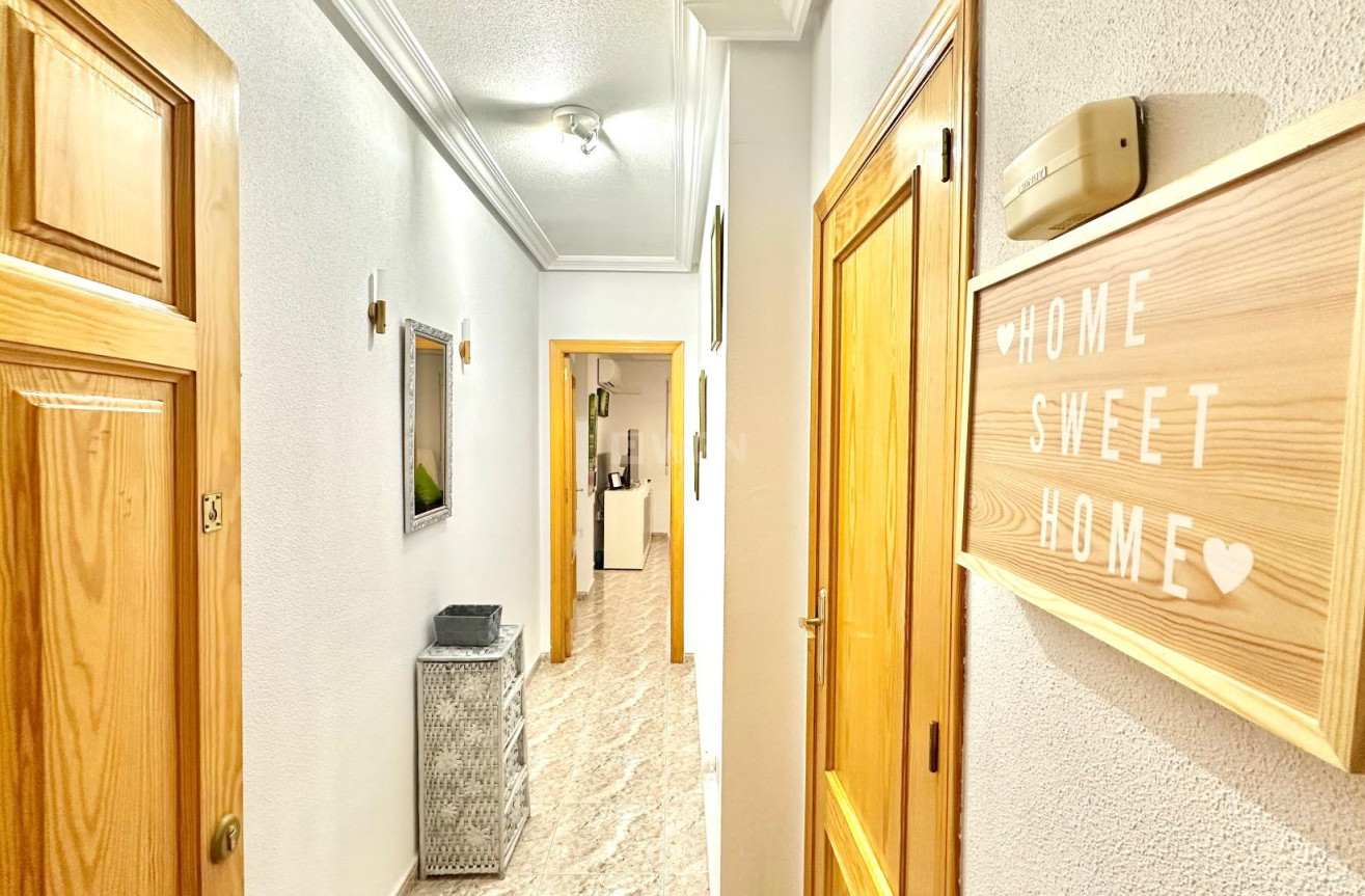 Resale - Apartment / flat - Torrevieja - Centro