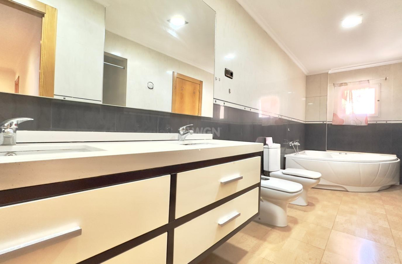 Wiederverkauf - Wohnung - Torrevieja - Centro