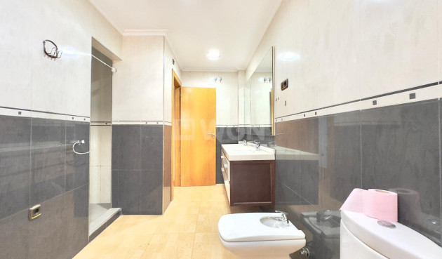 Wiederverkauf - Wohnung - Torrevieja - Centro