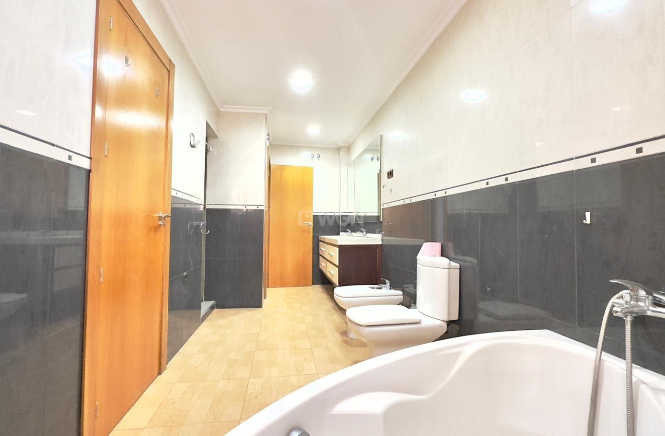 Wiederverkauf - Wohnung - Torrevieja - Centro