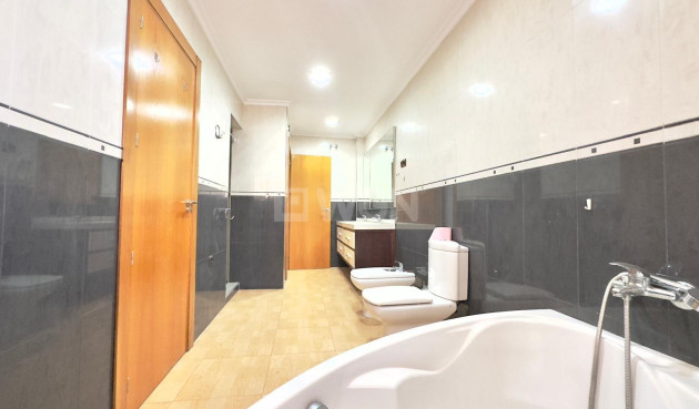 Wiederverkauf - Wohnung - Torrevieja - Centro