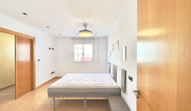 Wiederverkauf - Wohnung - Torrevieja - Centro