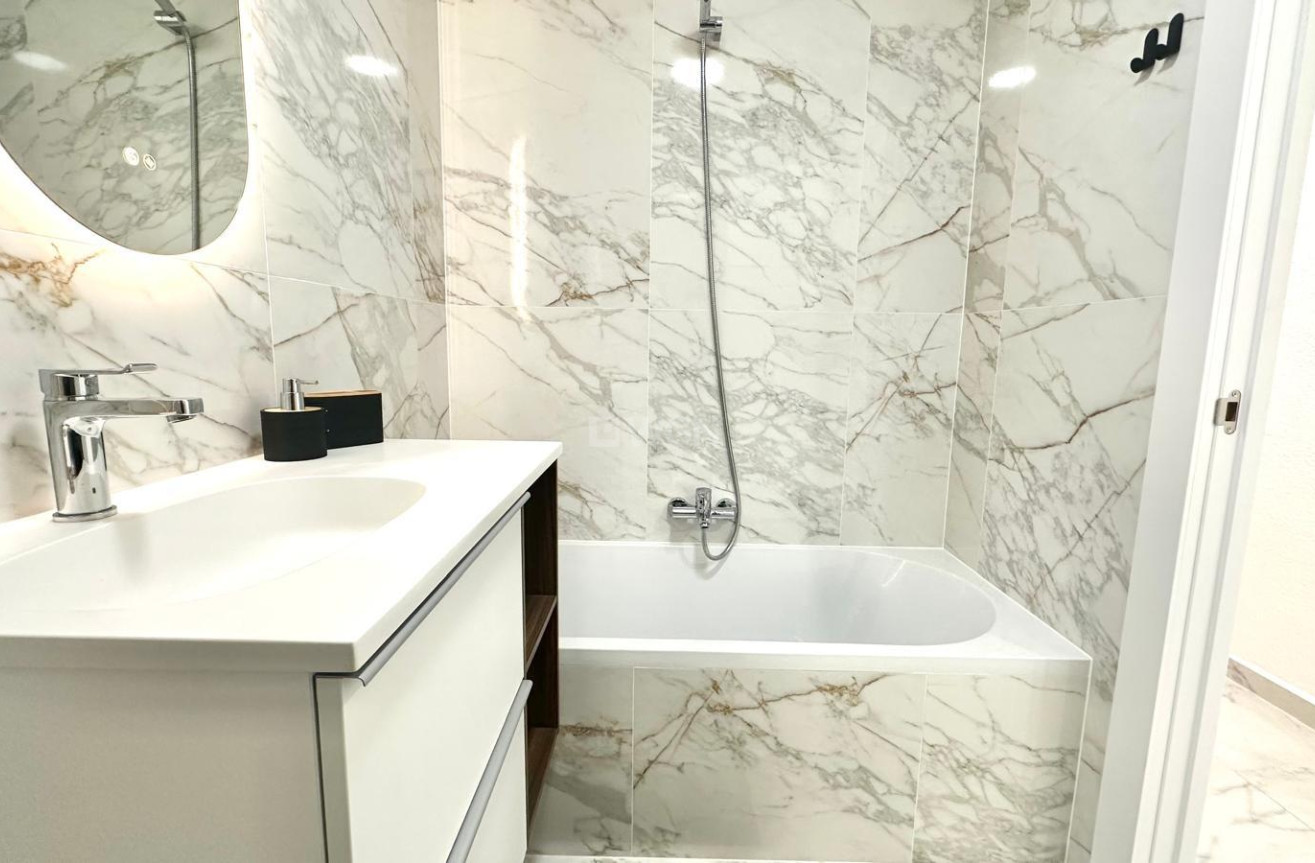 Wiederverkauf - Wohnung - Torrevieja - Playa del Cura