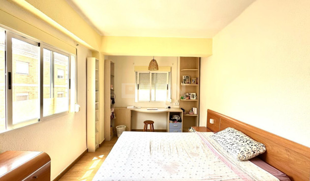 Resale - Apartment / flat - Torrevieja - Estacion De Autobuses