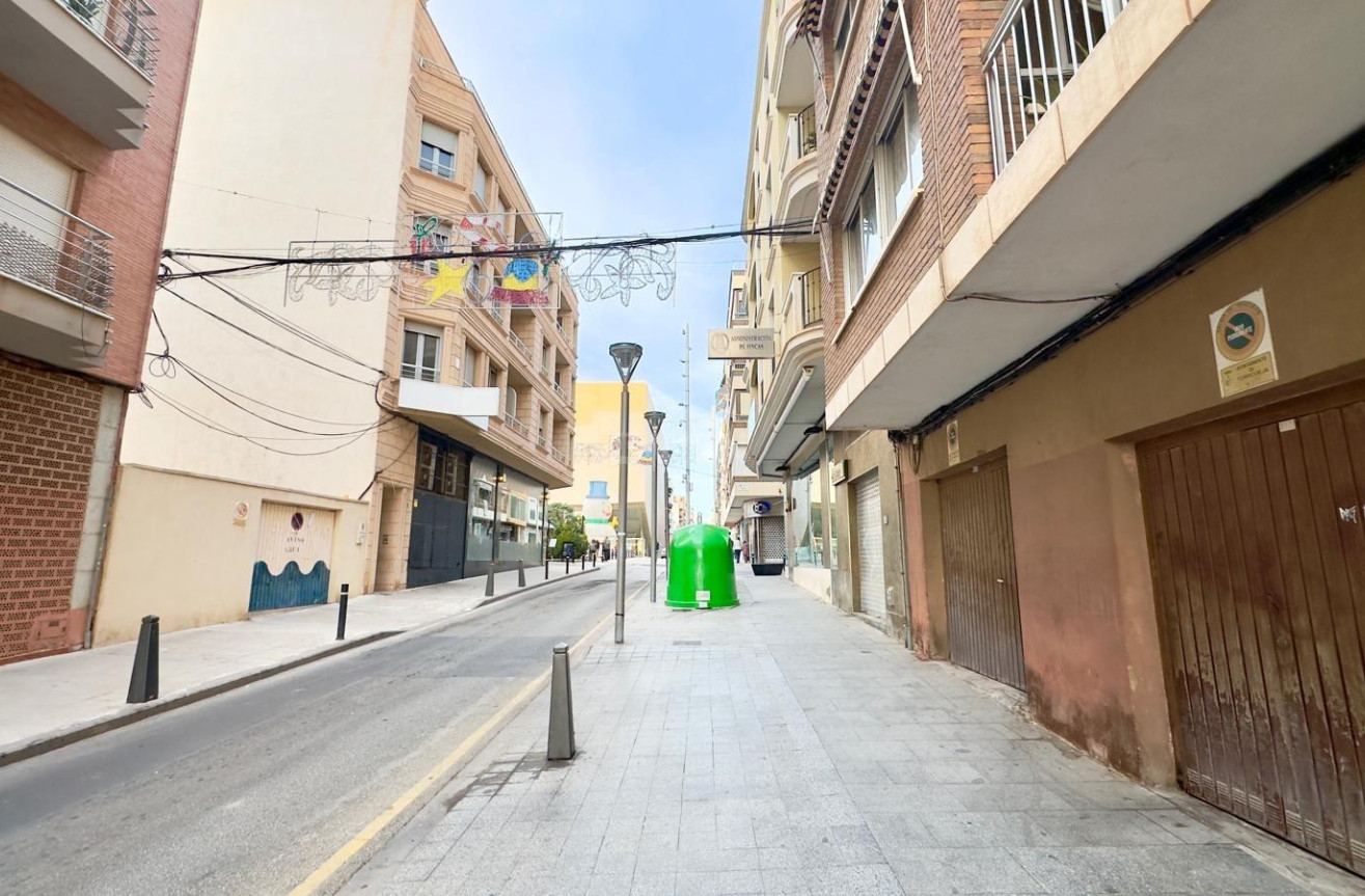 Odsprzedaż - Mieszkanie w bloku - Torrevieja