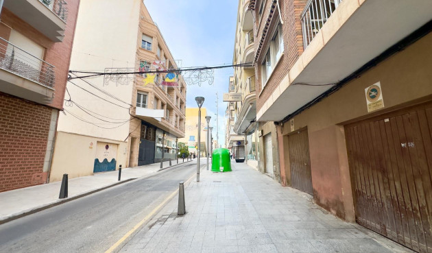 Odsprzedaż - Mieszkanie w bloku - Torrevieja