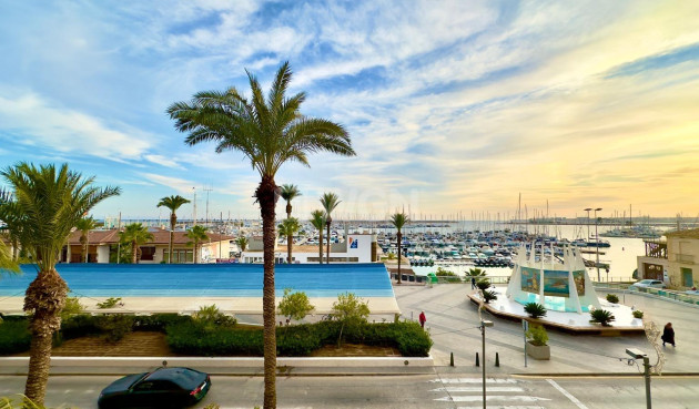 Odsprzedaż - Mieszkanie w bloku - Torrevieja
