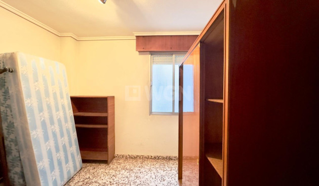 Odsprzedaż - Mieszkanie w bloku - Torrevieja