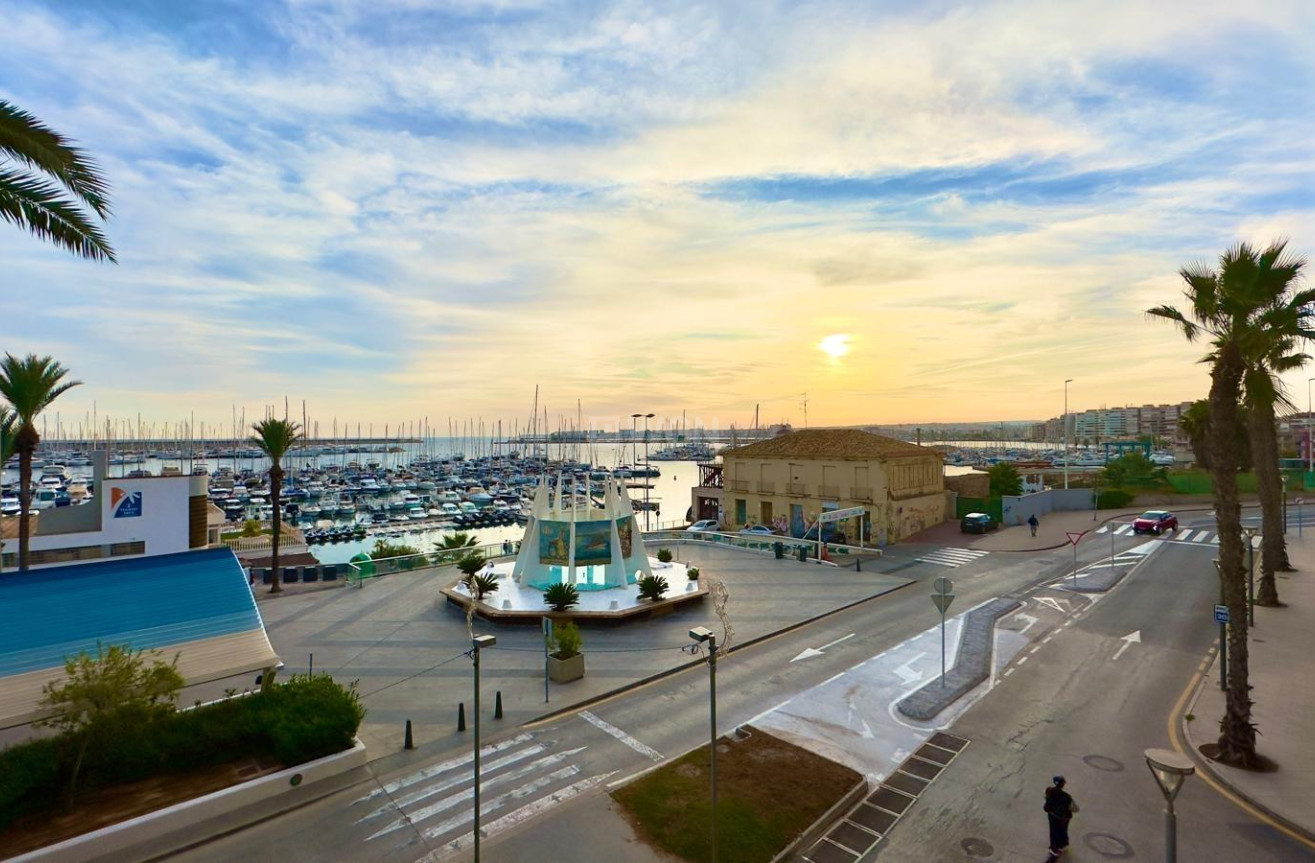 Odsprzedaż - Mieszkanie w bloku - Torrevieja