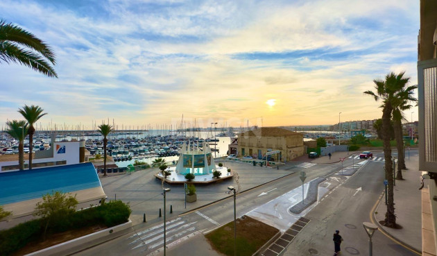 Odsprzedaż - Mieszkanie w bloku - Torrevieja