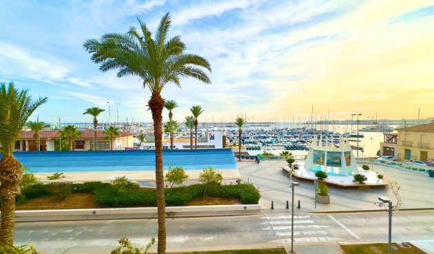 Odsprzedaż - Mieszkanie w bloku - Torrevieja