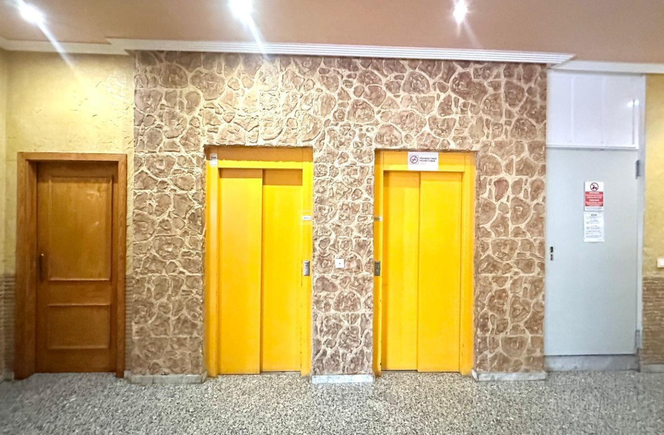 Resale - Apartment / flat - Torrevieja - Estacion De Autobuses