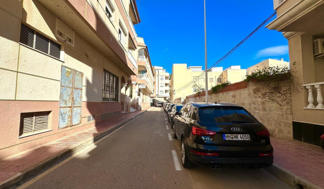 Odsprzedaż - Mieszkanie w bloku - Torrevieja - La Mata Pueblo