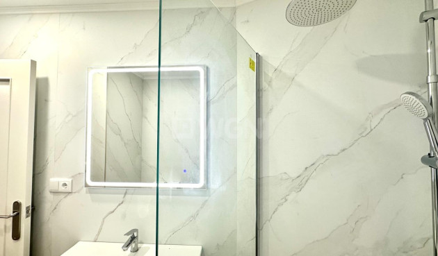 Odsprzedaż - Mieszkanie w bloku - Torrevieja - La Mata Pueblo