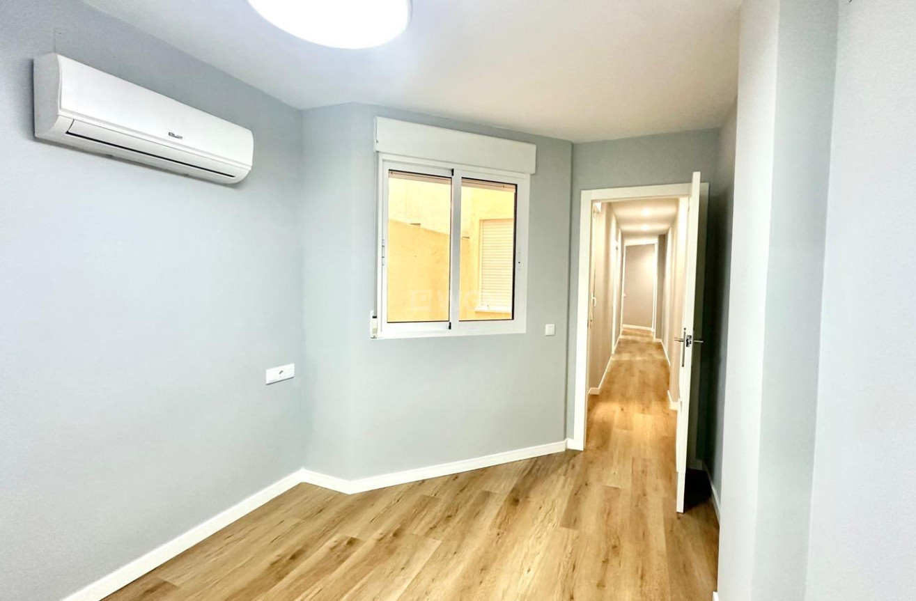 Odsprzedaż - Mieszkanie w bloku - Torrevieja - La Mata Pueblo