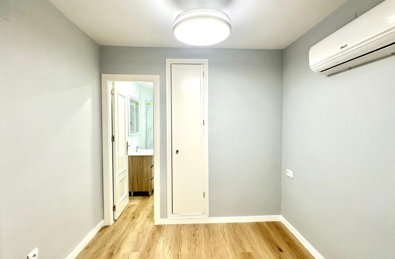 Odsprzedaż - Mieszkanie w bloku - Torrevieja - La Mata Pueblo