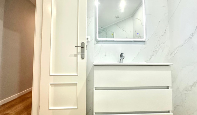 Odsprzedaż - Mieszkanie w bloku - Torrevieja - La Mata Pueblo