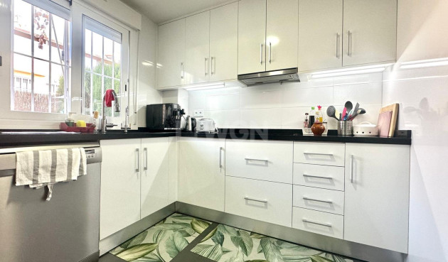 Odsprzedaż - Kamienica - Torrevieja - aguas nuevas