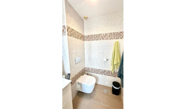 Odsprzedaż - Kamienica - Torrevieja - aguas nuevas