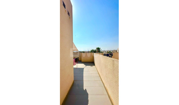 Odsprzedaż - Kamienica - Torrevieja - aguas nuevas