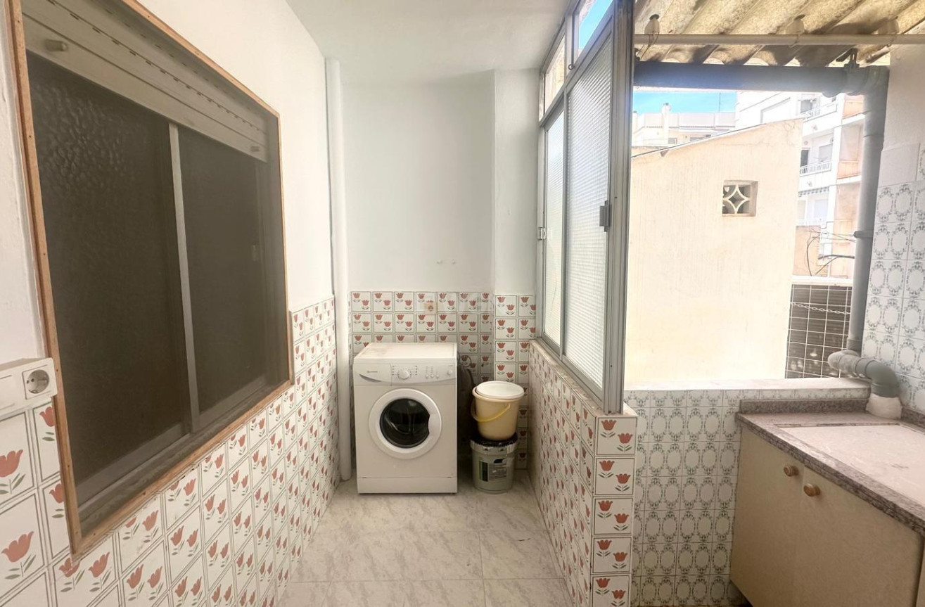 Resale - Apartment / flat - Torrevieja - Estacion De Autobuses