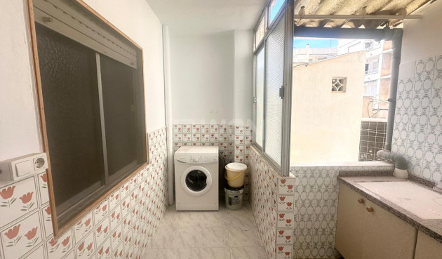 Resale - Apartment / flat - Torrevieja - Estacion De Autobuses