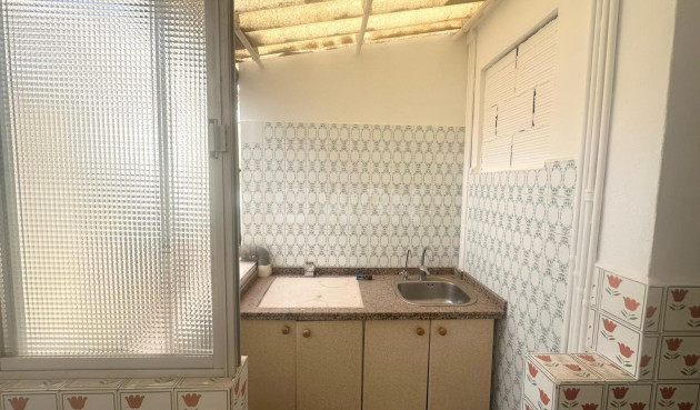 Resale - Apartment / flat - Torrevieja - Estacion De Autobuses