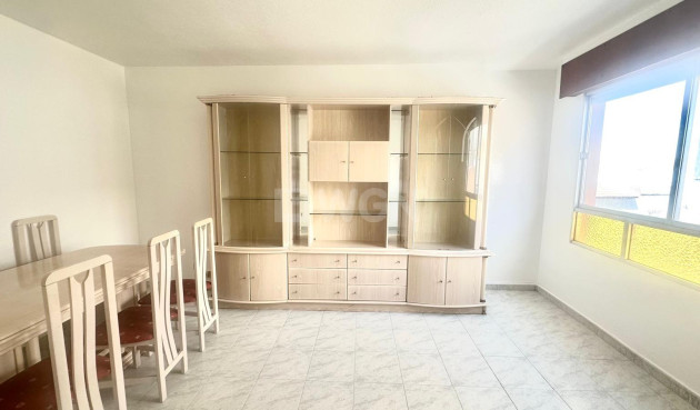 Resale - Apartment / flat - Torrevieja - Estacion De Autobuses