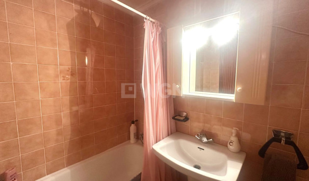 Odsprzedaż - Mieszkanie w bloku - Torrevieja - Punta Prima