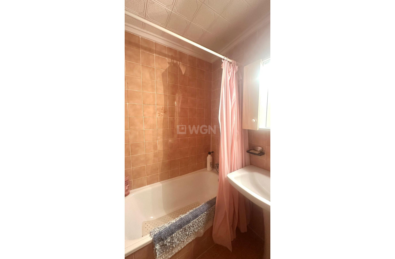 Odsprzedaż - Mieszkanie w bloku - Torrevieja - Punta Prima