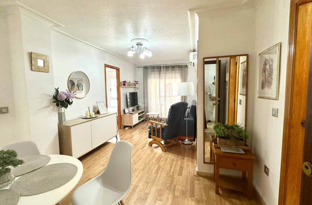 Odsprzedaż - Mieszkanie w bloku - Torrevieja - Acequion