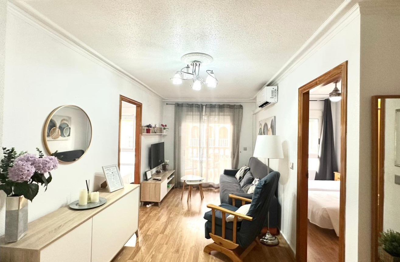 Odsprzedaż - Mieszkanie w bloku - Torrevieja - Acequion