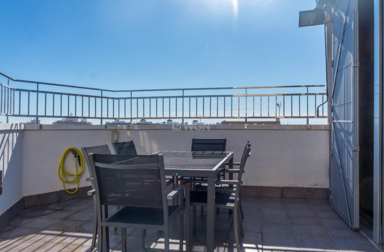 Odsprzedaż - Mieszkanie w bloku - Torrevieja - Estacion De Autobuses